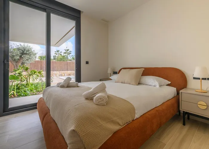 Las Colinas Golf & Country Club Residences