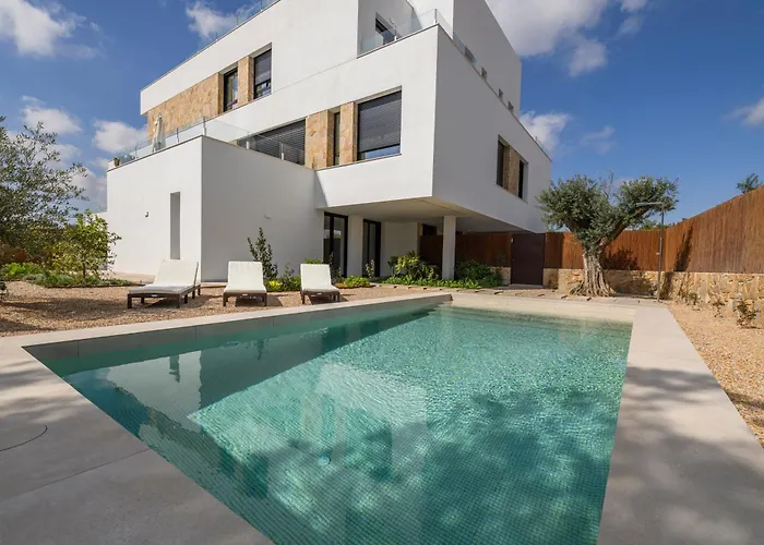 Las Colinas Golf & Country Club Residences