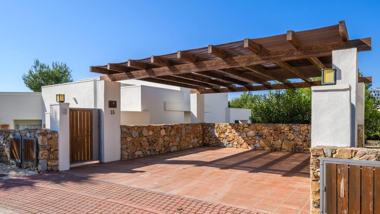 Las Colinas Golf & Country Club Residences Villa *