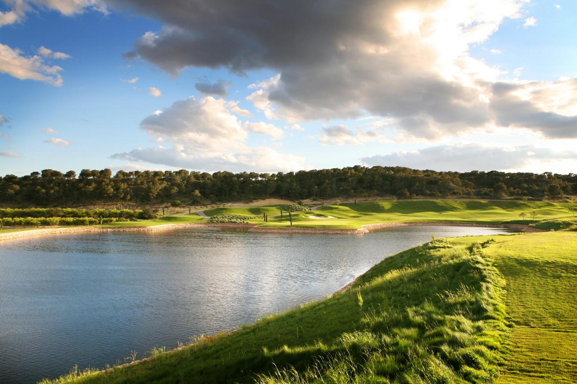 Colinas Golf & Country Club Residences